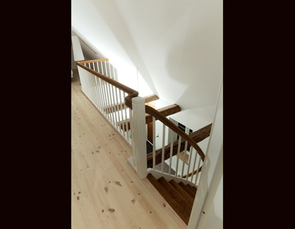 Galeria drewniana schodów