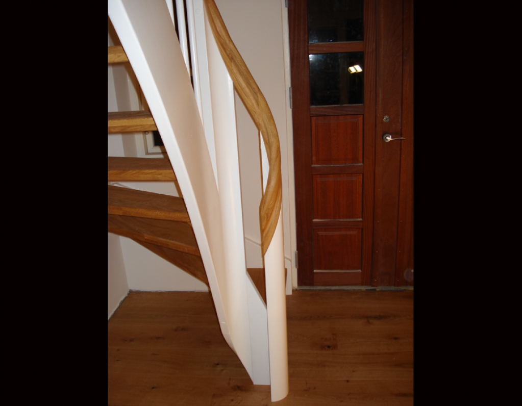 Zakończenie poręczy schodów drewnianych